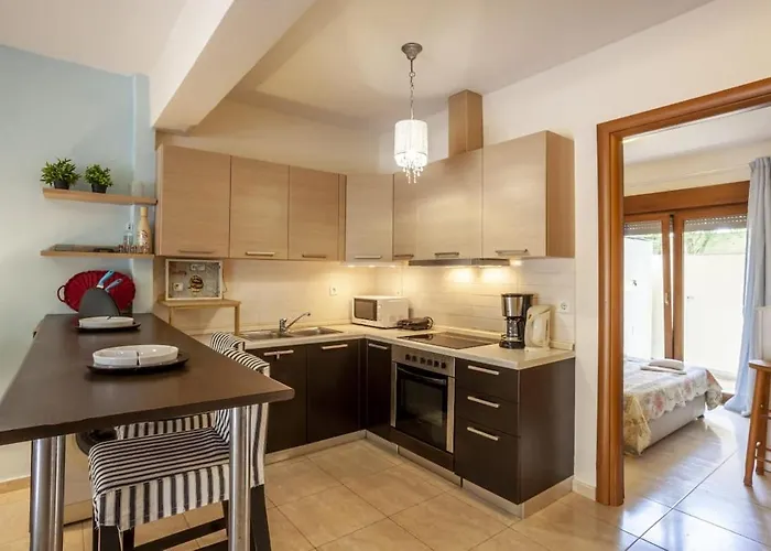 Cozy Summer House By The * 波利克罗诺