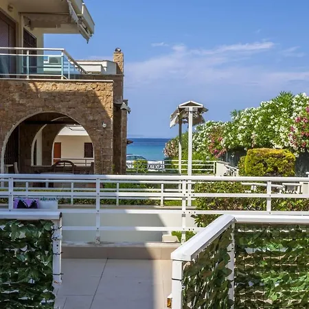 Cozy Summer House By The *