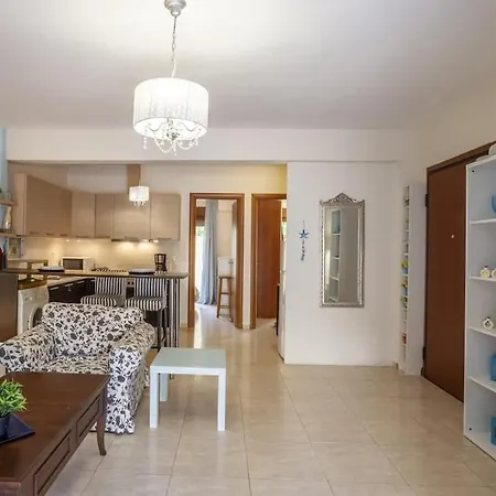 Cozy Summer House By The