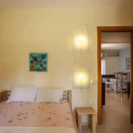 Cozy Summer House By The بوليخرونو