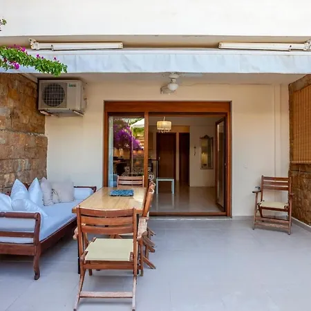 شقة Cozy Summer House By The