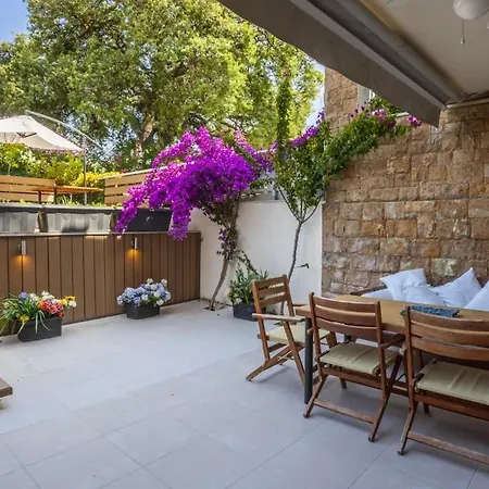 Cozy Summer House By The شقة بوليخرونو