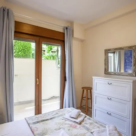 Cozy Summer House By The شقة *