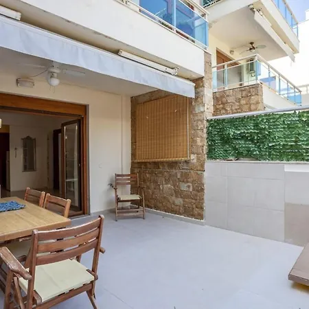 شقة Cozy Summer House By The