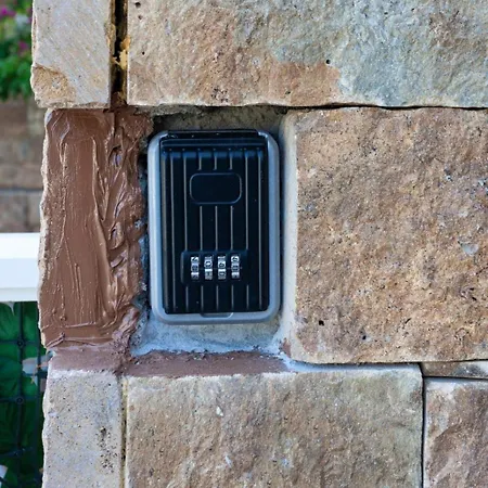 Cozy Summer House By The شقة بوليخرونو