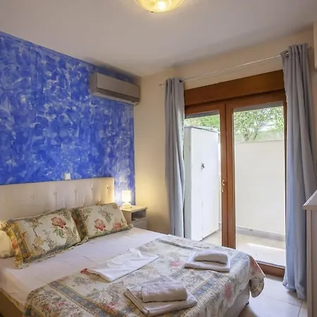 Cozy Summer House By The شقة